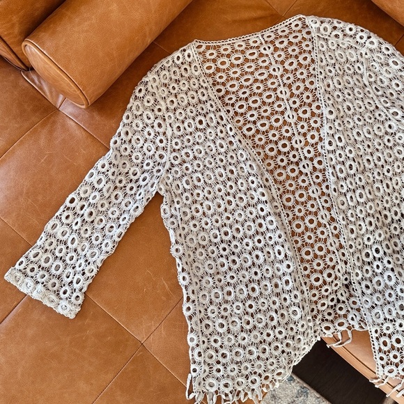 Lacy crochet cream cardigan - fine yarn - tassle detail - no tag - L. B - Picture 2 of 6